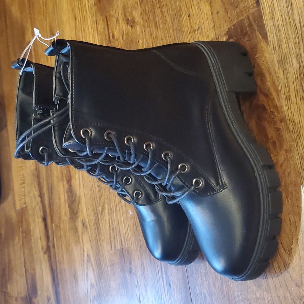 Women Top Moda black lace and zip up combat/moto boots size 6.5